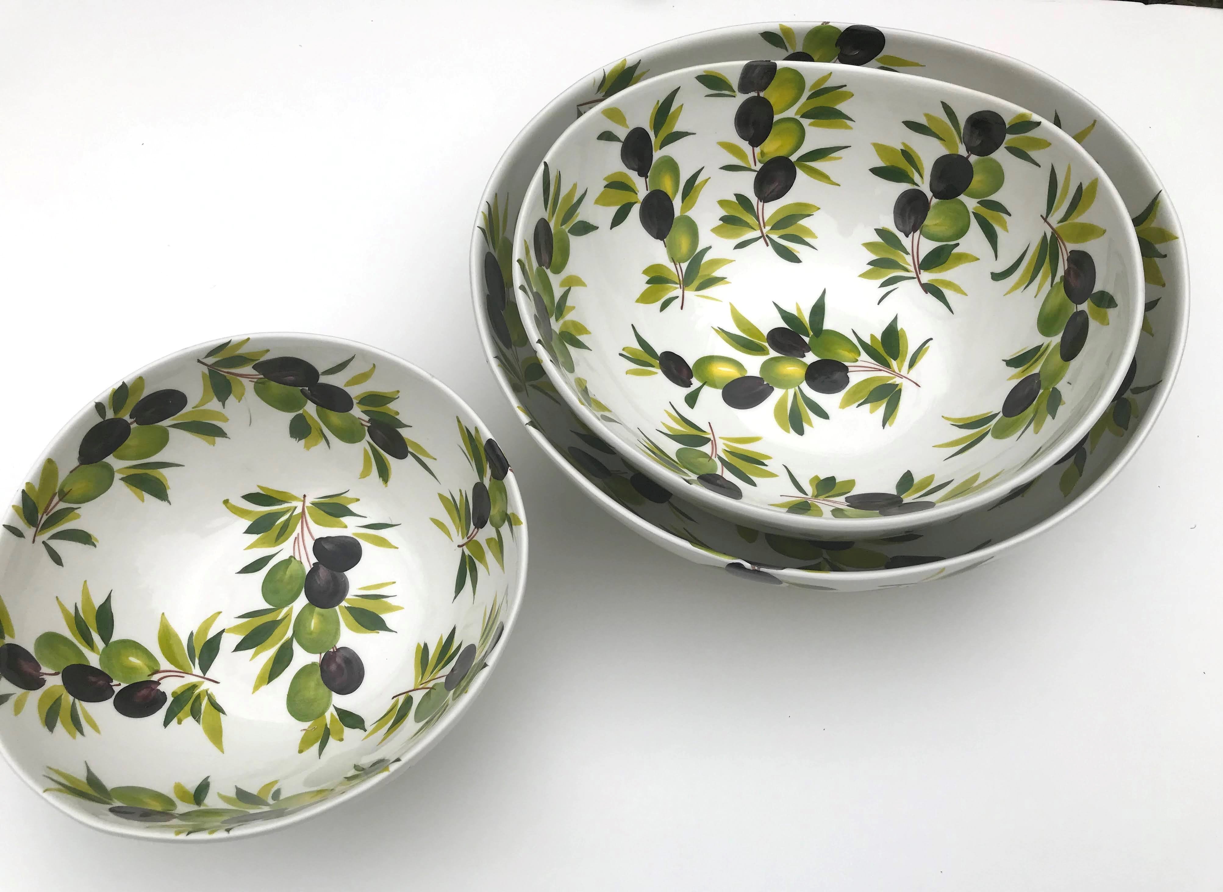 Everyday Serving Bowls Black / Green Olives